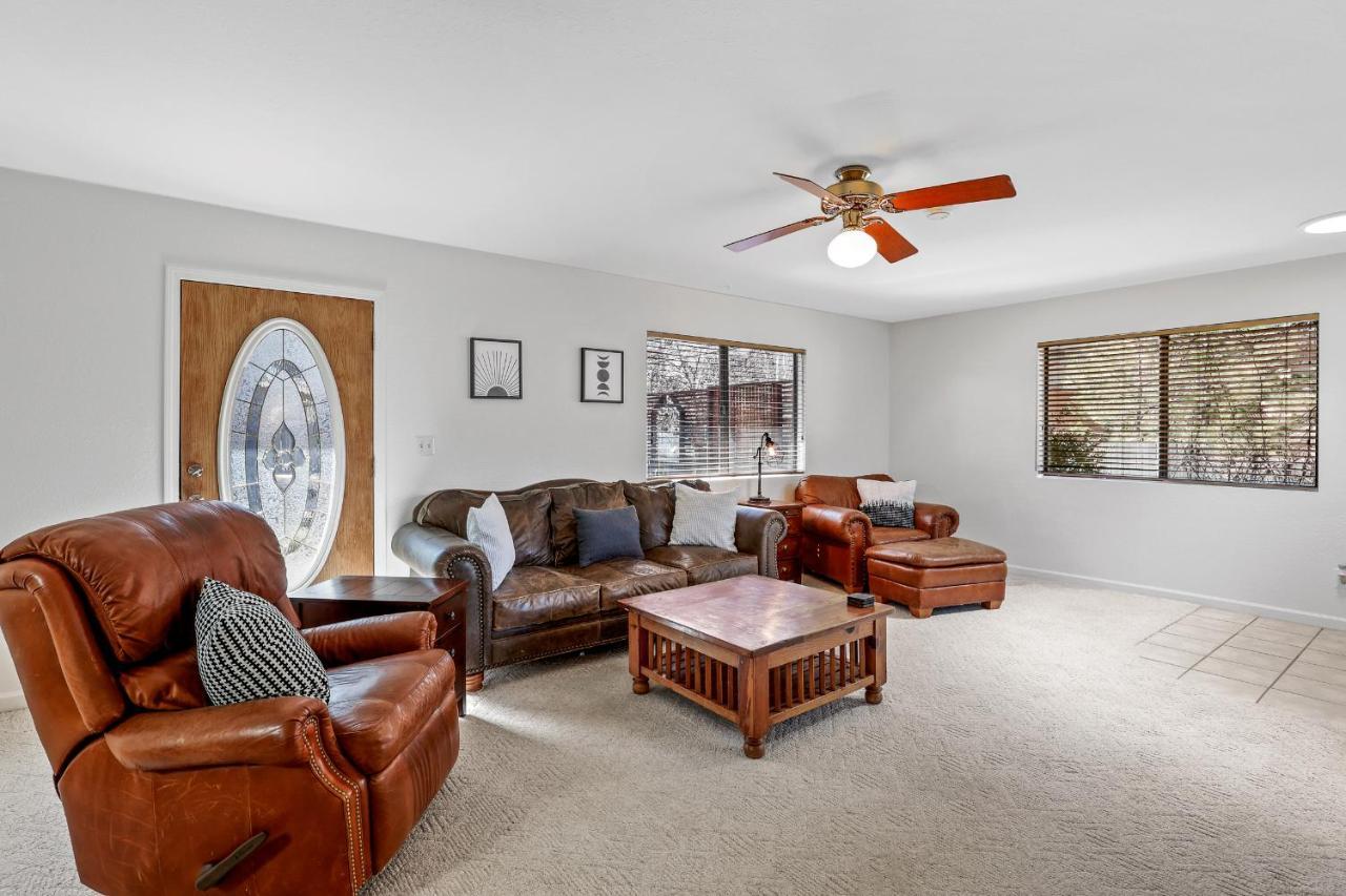 Captivating Continental Country Club Retreat With 4 Bdr And Spacious Deck! سارية العلم المظهر الخارجي الصورة