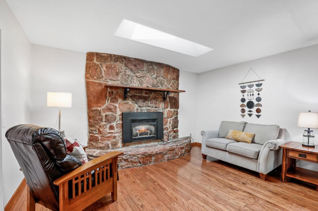 Captivating Continental Country Club Retreat With 4 Bdr And Spacious Deck! سارية العلم المظهر الخارجي الصورة