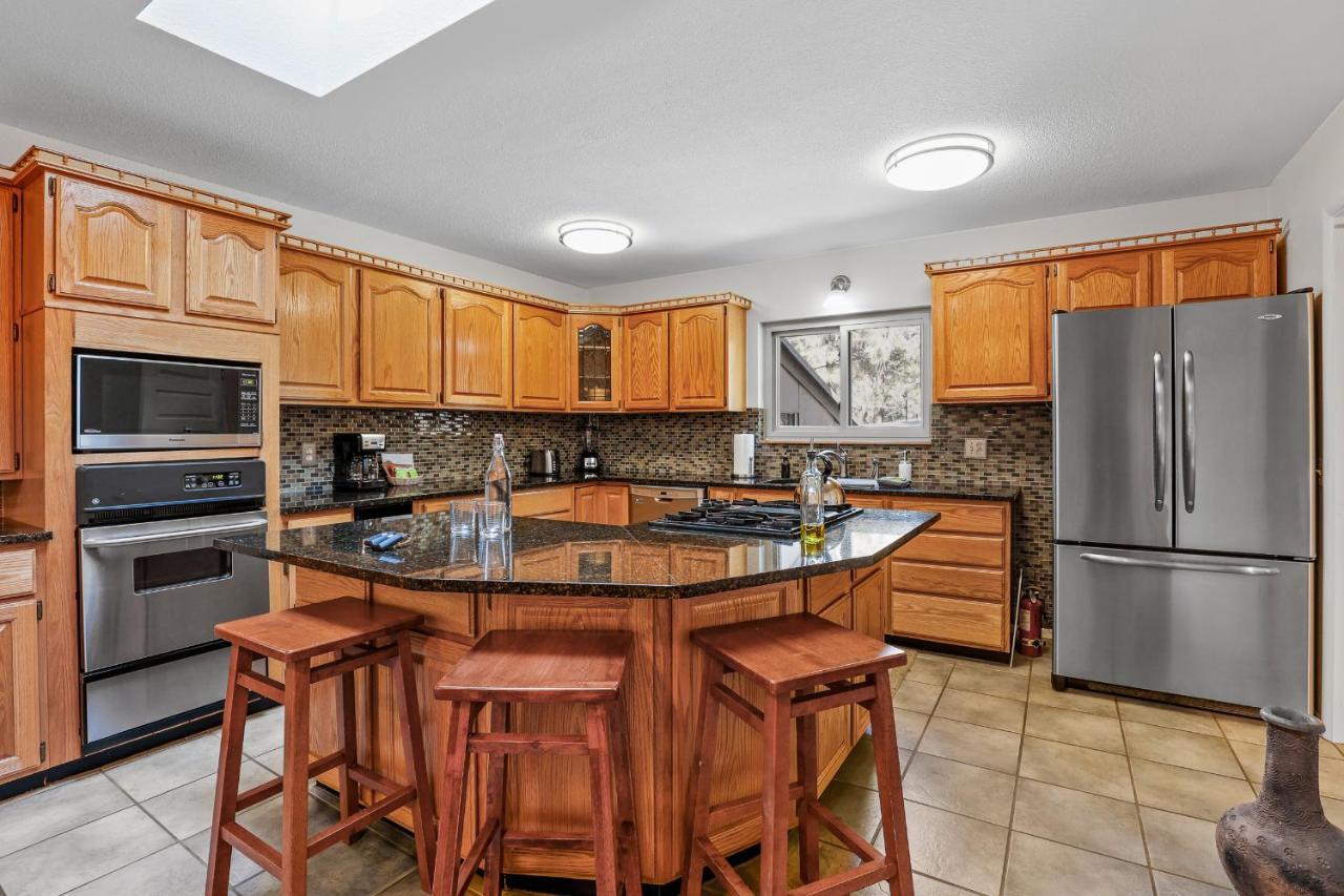 Captivating Continental Country Club Retreat With 4 Bdr And Spacious Deck! سارية العلم المظهر الخارجي الصورة