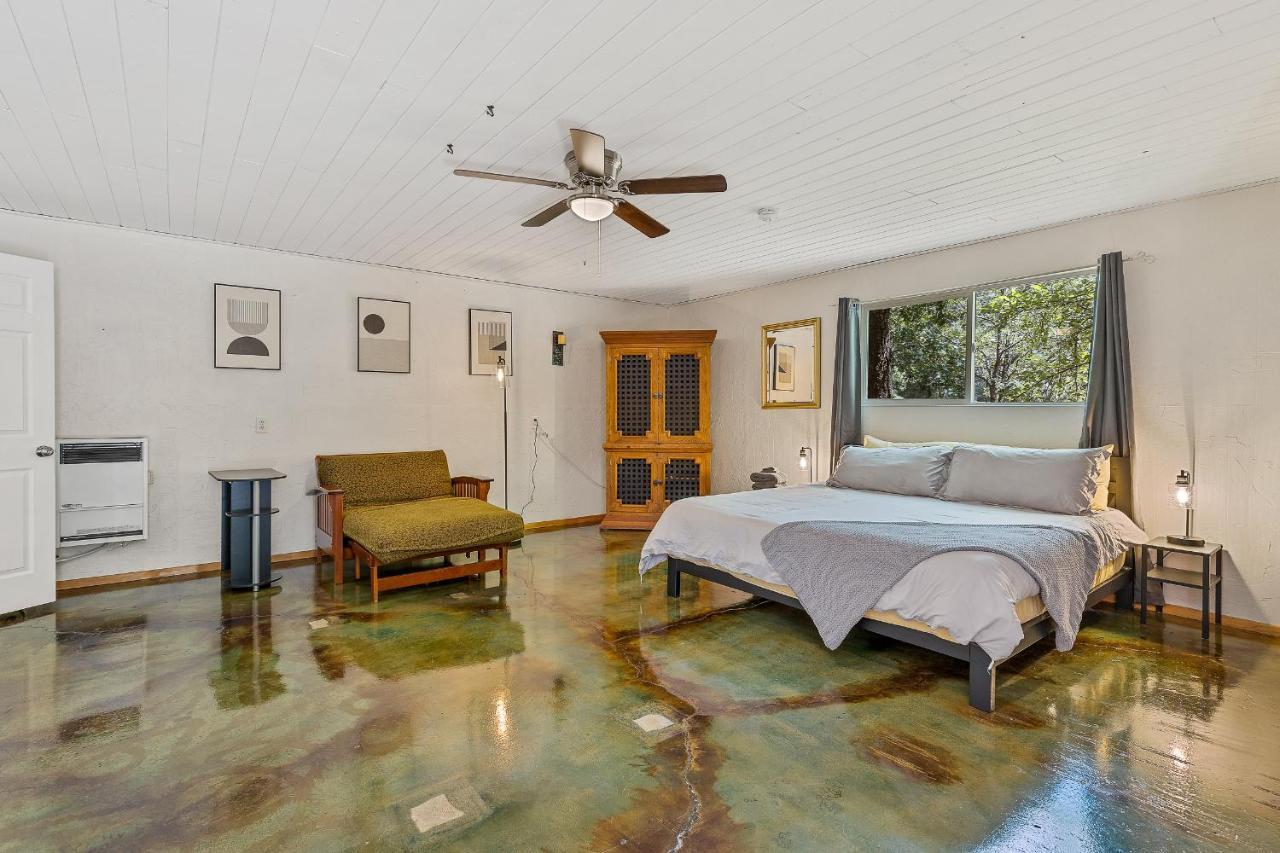 Captivating Continental Country Club Retreat With 4 Bdr And Spacious Deck! سارية العلم المظهر الخارجي الصورة