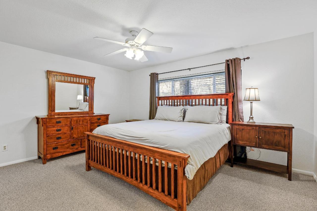 Captivating Continental Country Club Retreat With 4 Bdr And Spacious Deck! سارية العلم المظهر الخارجي الصورة