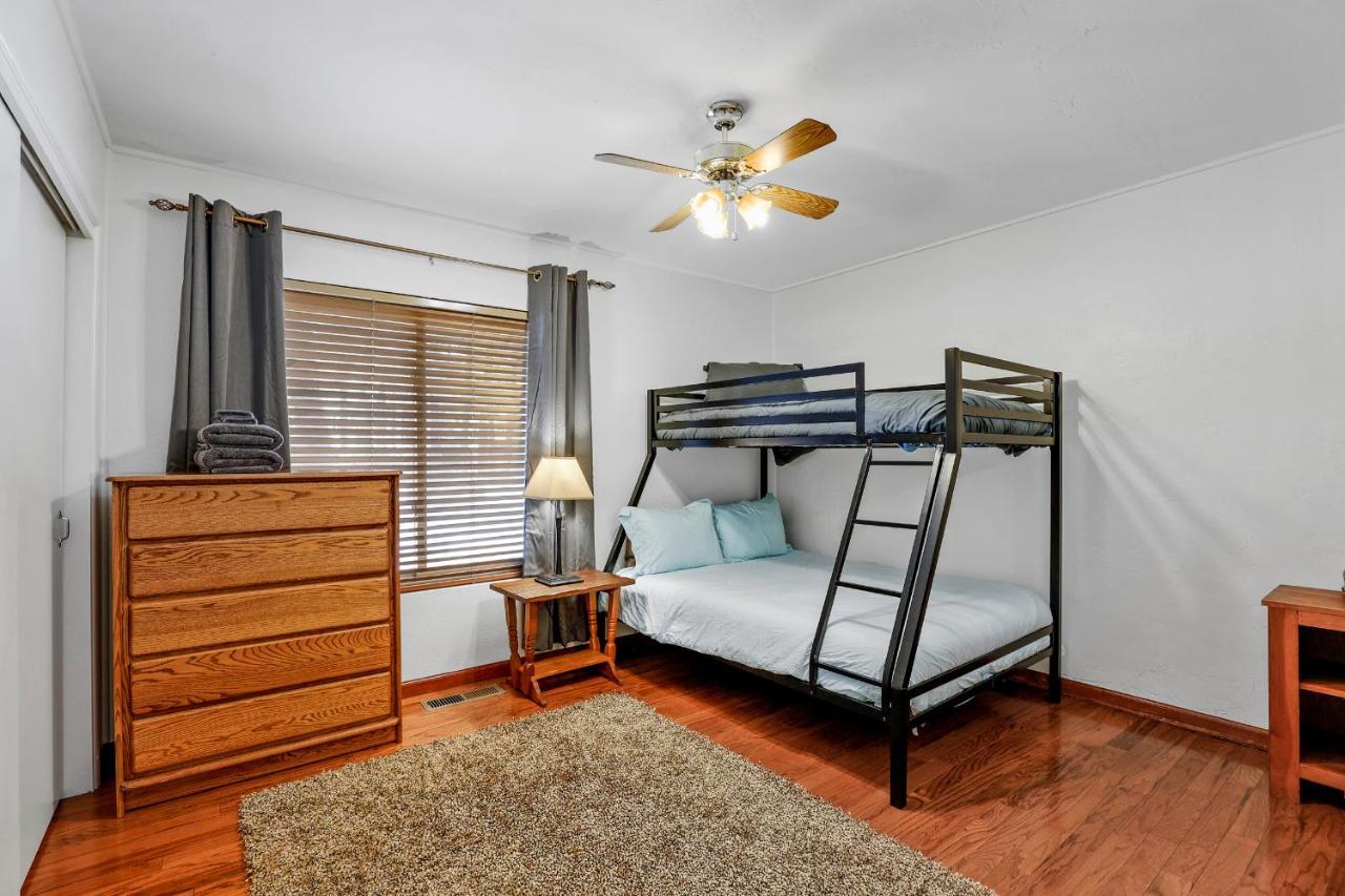 Captivating Continental Country Club Retreat With 4 Bdr And Spacious Deck! سارية العلم المظهر الخارجي الصورة