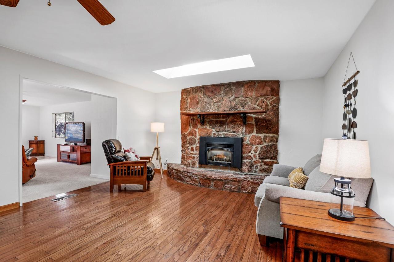Captivating Continental Country Club Retreat With 4 Bdr And Spacious Deck! سارية العلم المظهر الخارجي الصورة